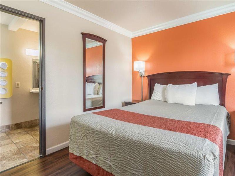 6-fresno, Ca - Belmont Ave Hotel Fresno
