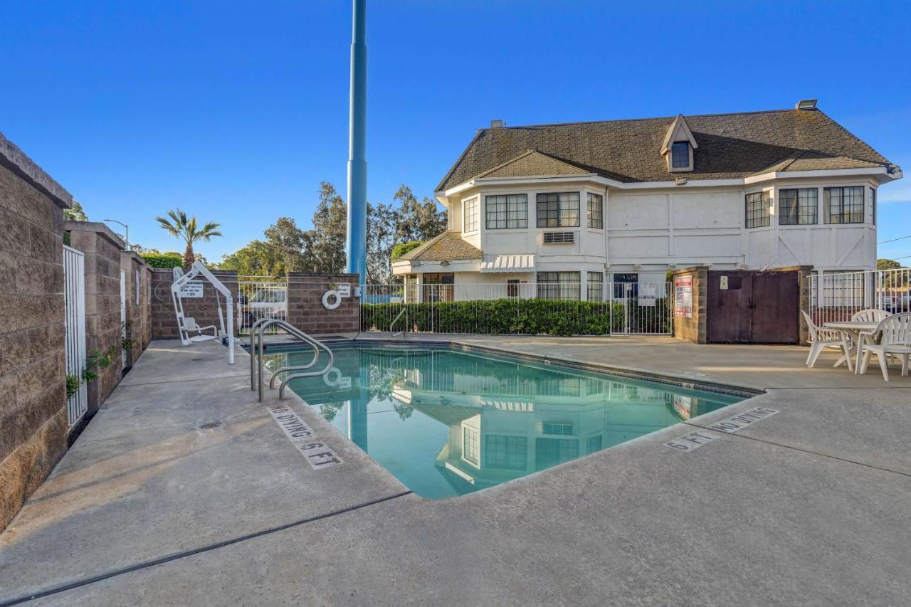 6-fresno, Ca - Belmont Ave Hotel