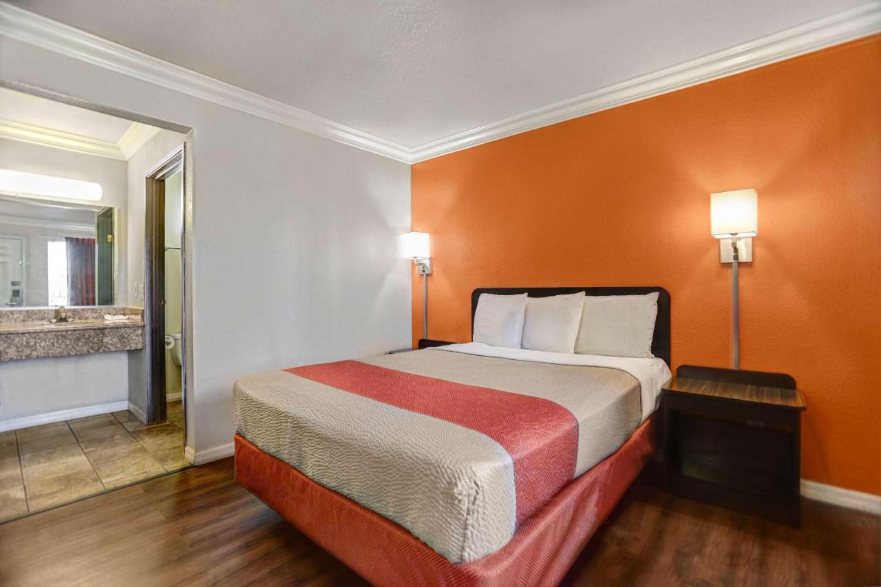 Hotel 6-fresno, Ca - Belmont Ave Fresno