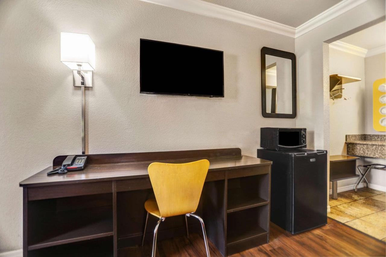 6-fresno, Ca - Belmont Ave Hotel Fresno