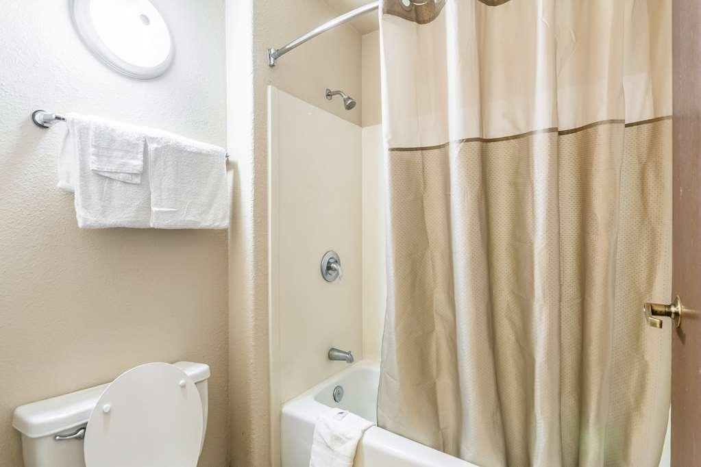 6-fresno, Ca - Belmont Ave Hotel
