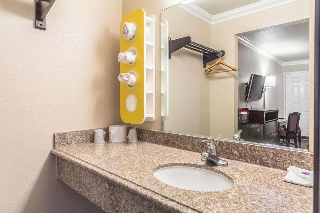 6-fresno, Ca - Belmont Ave Hotel