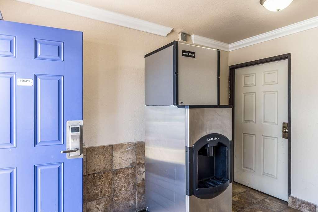 Hotel 6-fresno, Ca - Belmont Ave 2*