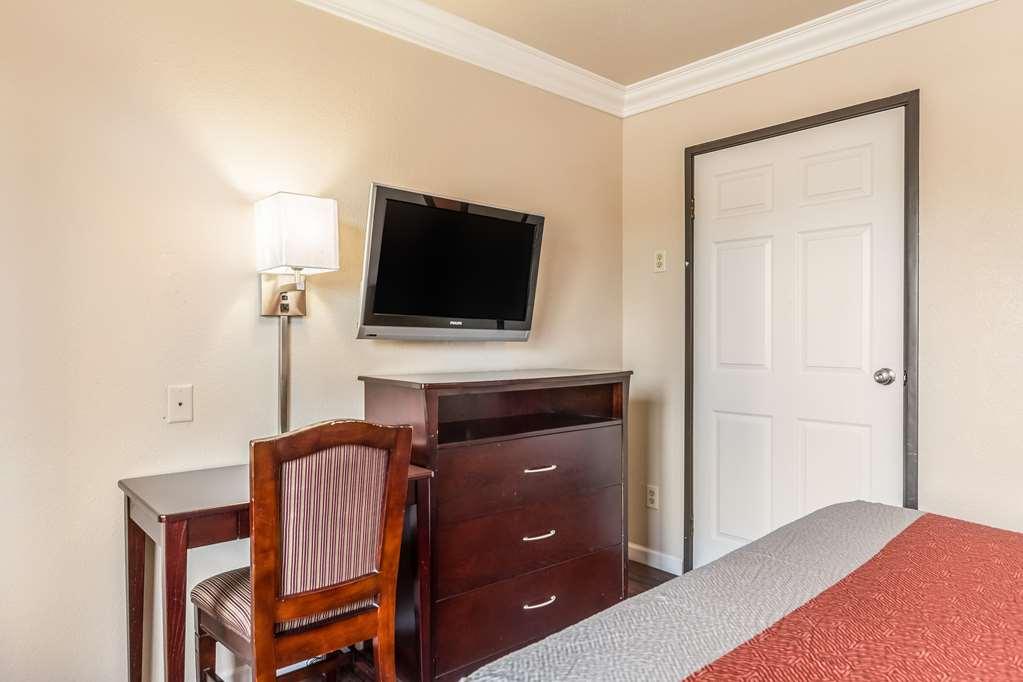 Hotel 6-fresno, Ca - Belmont Ave 2*