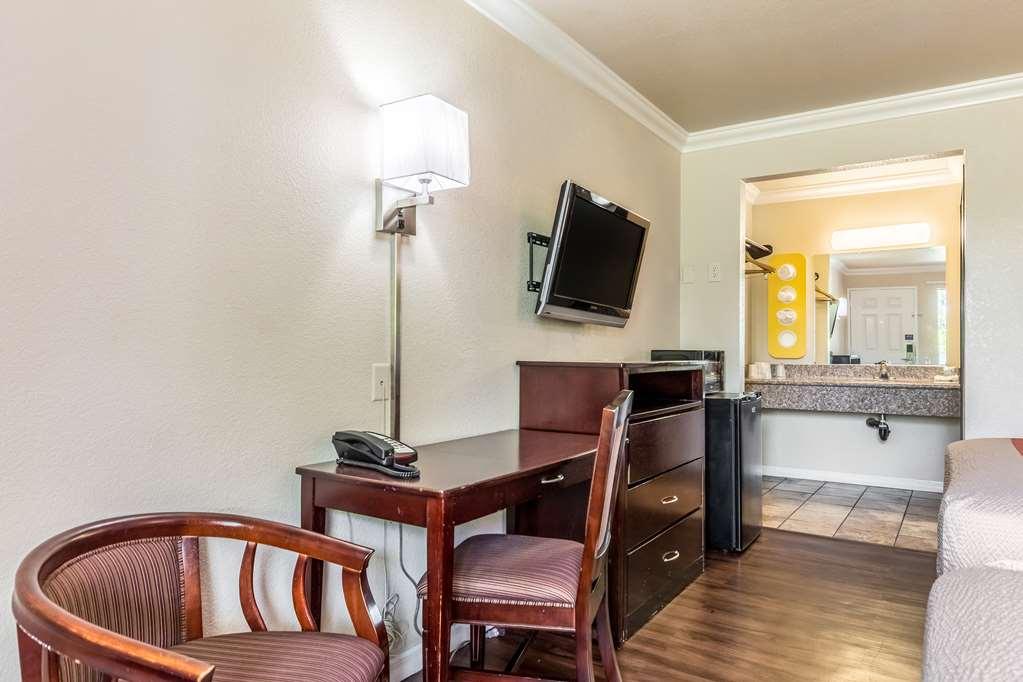Hotel 6-fresno, Ca - Belmont Ave 2*
