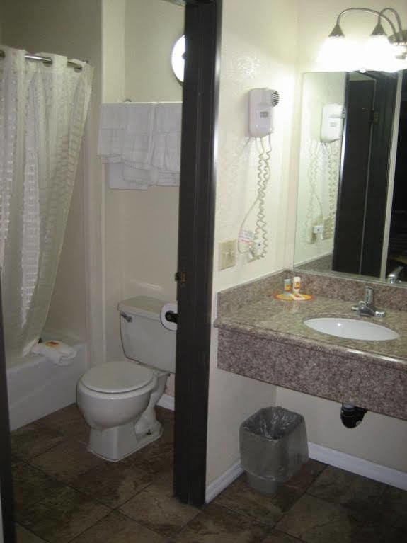 6-fresno, Ca - Belmont Ave Hotel 2*