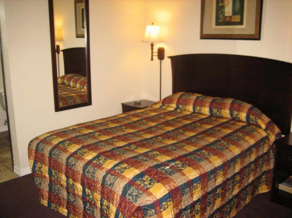 6-fresno, Ca - Belmont Ave Hotel Fresno